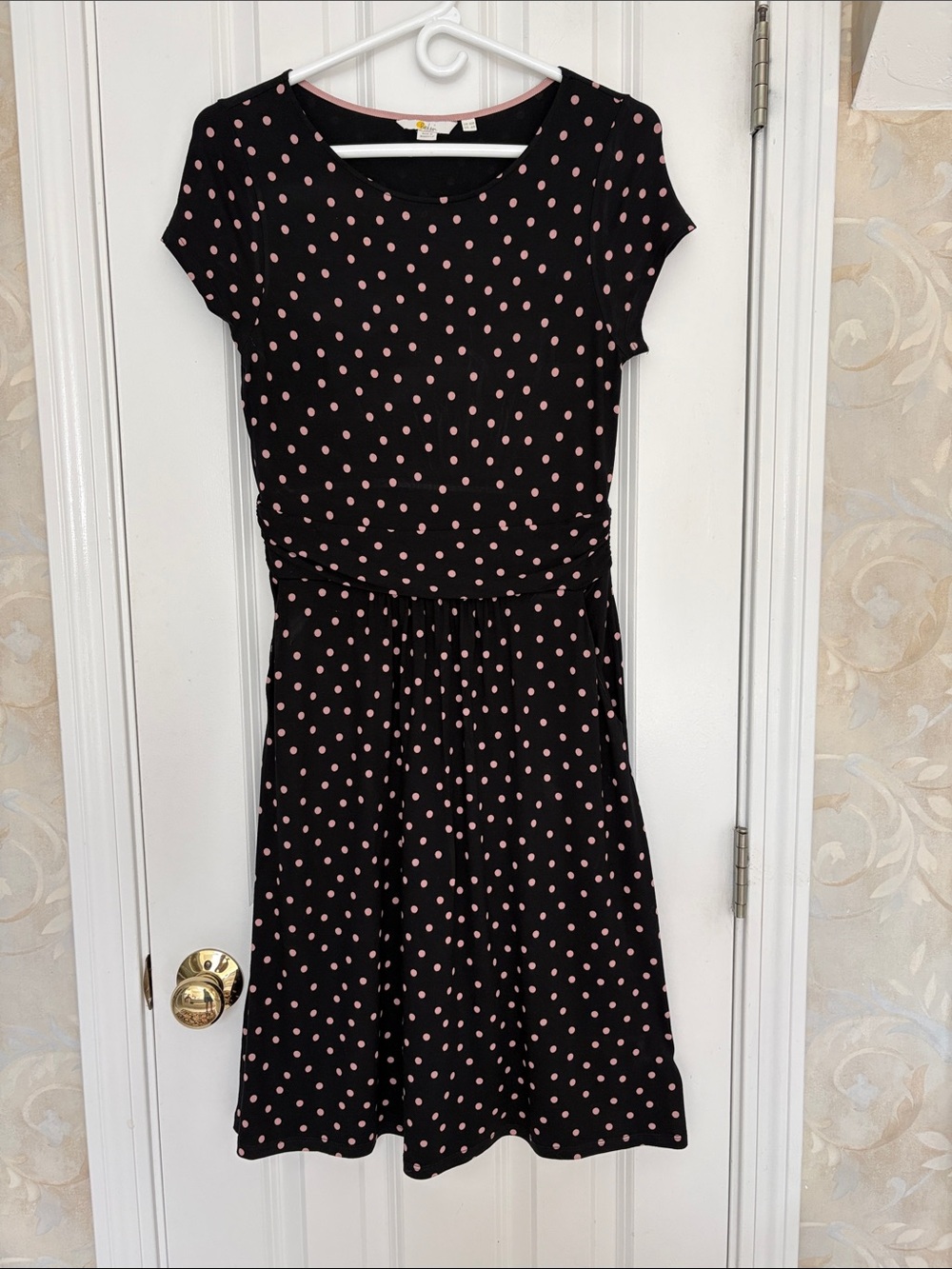 Boden Black Knit Polka Dot Short-Sleeve Dress with Blush Pink Dots